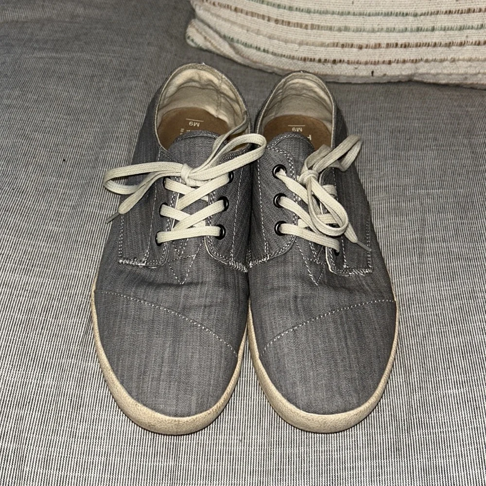 Mens Tom sneakers size 9